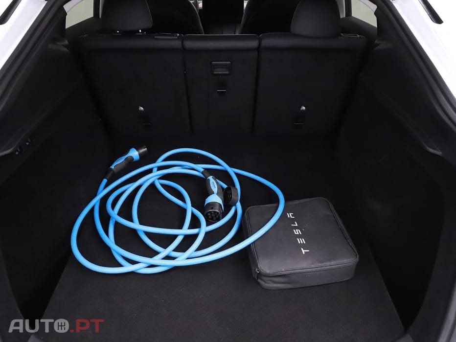 Tesla Model Y Long-Range RWD