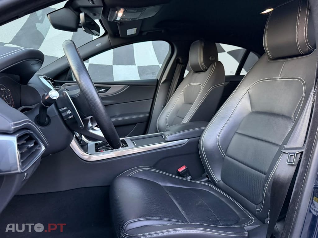 Jaguar XE 2.0 D R-Dynamic S