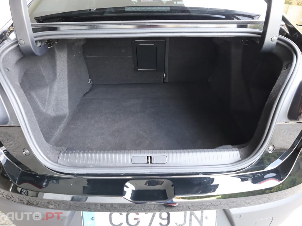 Citroen C4 X 1.2 PureTech Shine EAT8
