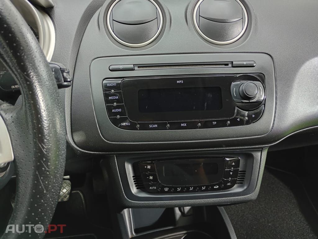 SEAT Ibiza 1.6 TDI Reference — fotografia 25