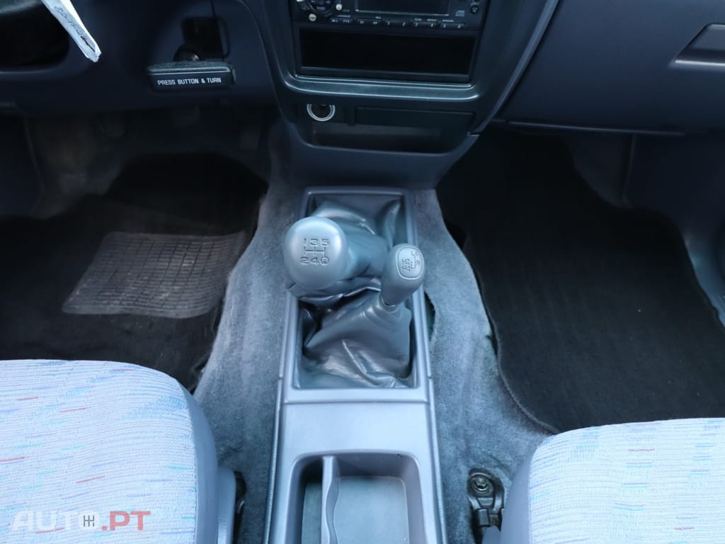 Toyota Hilux 2.4 TD LN165LSR Tracker