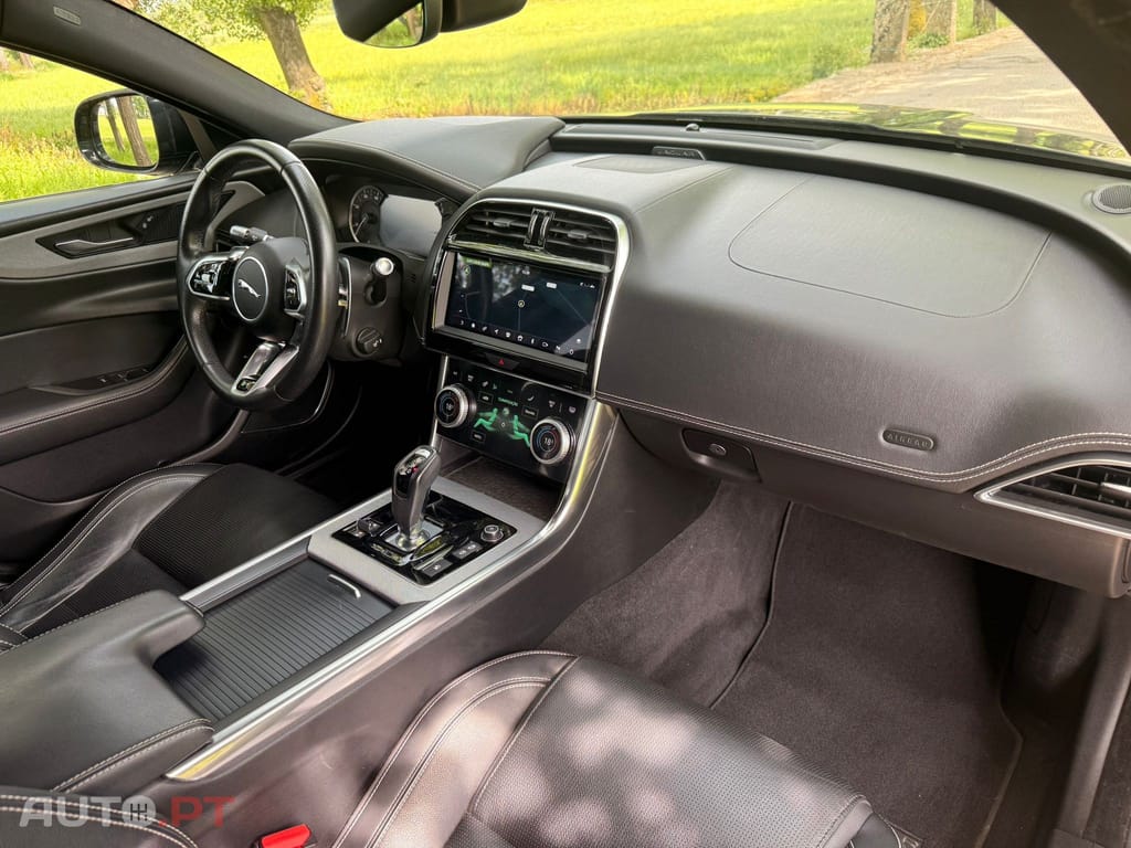 Jaguar XE 2.0 D R-Dynamic S