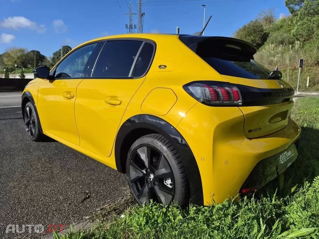 Peugeot E-208 50 kWh GT