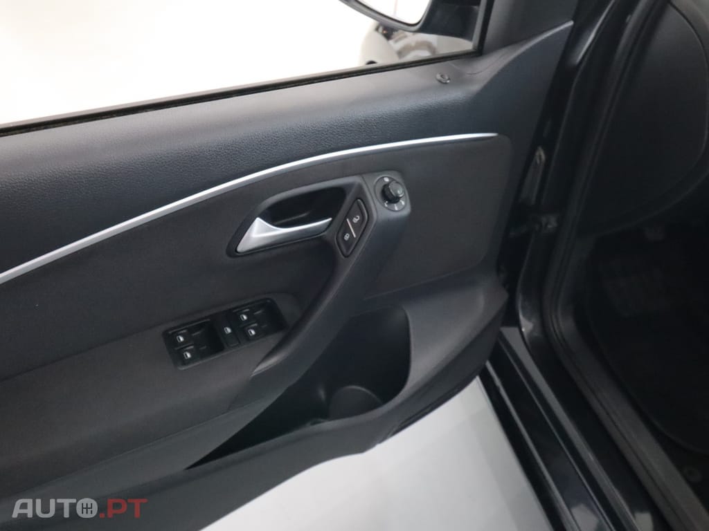 Volkswagen Polo 1.0 Confortline