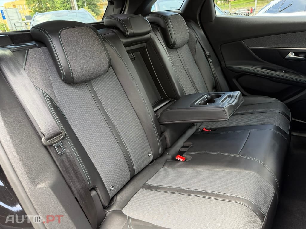 Peugeot 3008 1.6 Hybrid Allure e-EAT8