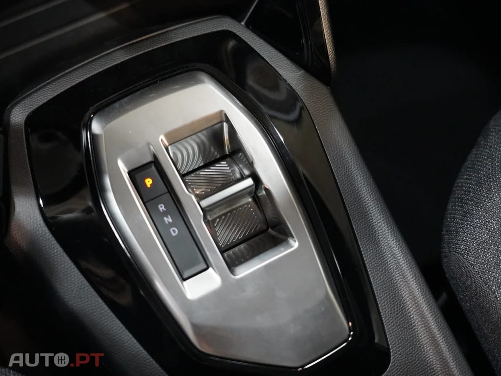 Peugeot 208 1.2 Hybrid Style e-DCS6