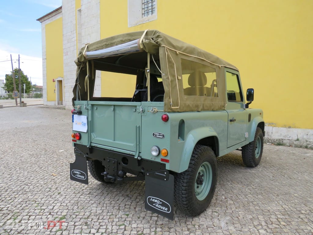 Land Rover Defender TD4 PUMA HERITAGE