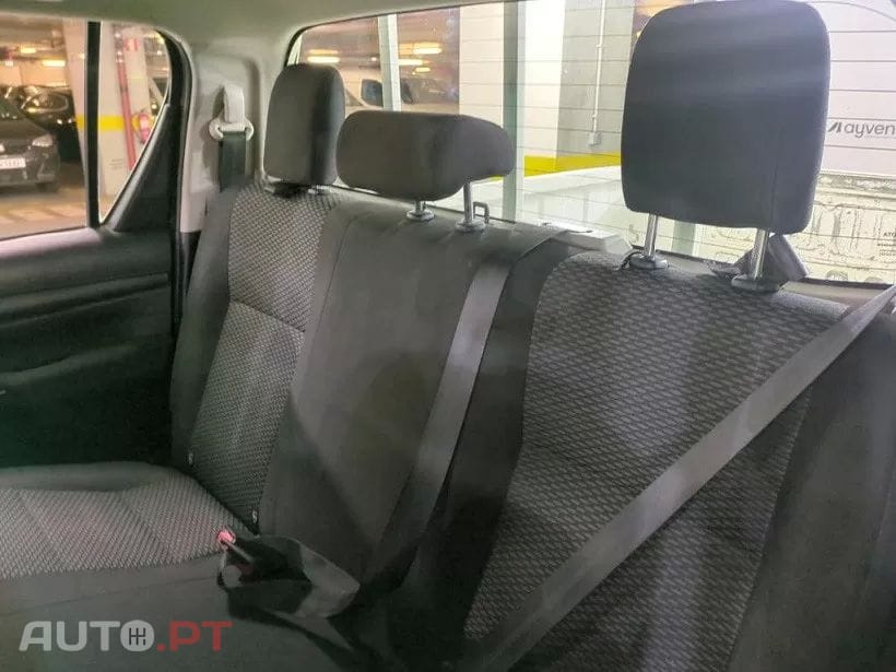Toyota Hilux 2.4 D-4D 4WD Tracker