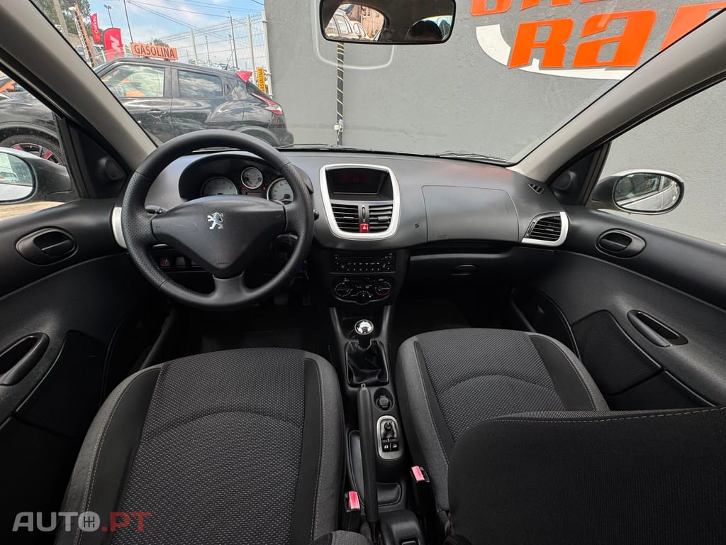 Peugeot 206 1.1 Trendy — fotografia 18