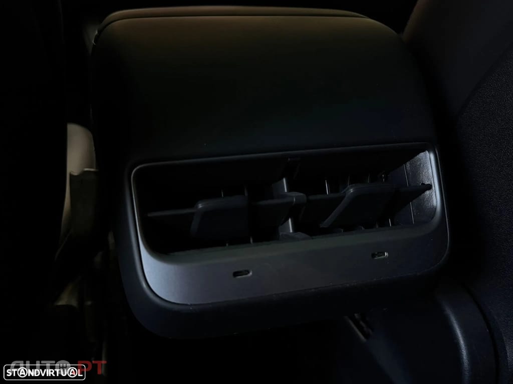 Tesla Model Y Long-Range RWD