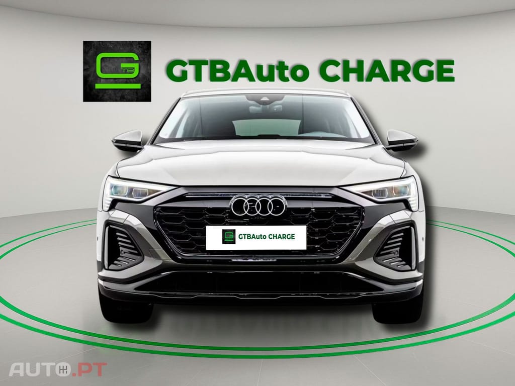 Audi Q8 E-Tron 55 S LINE BLACK 