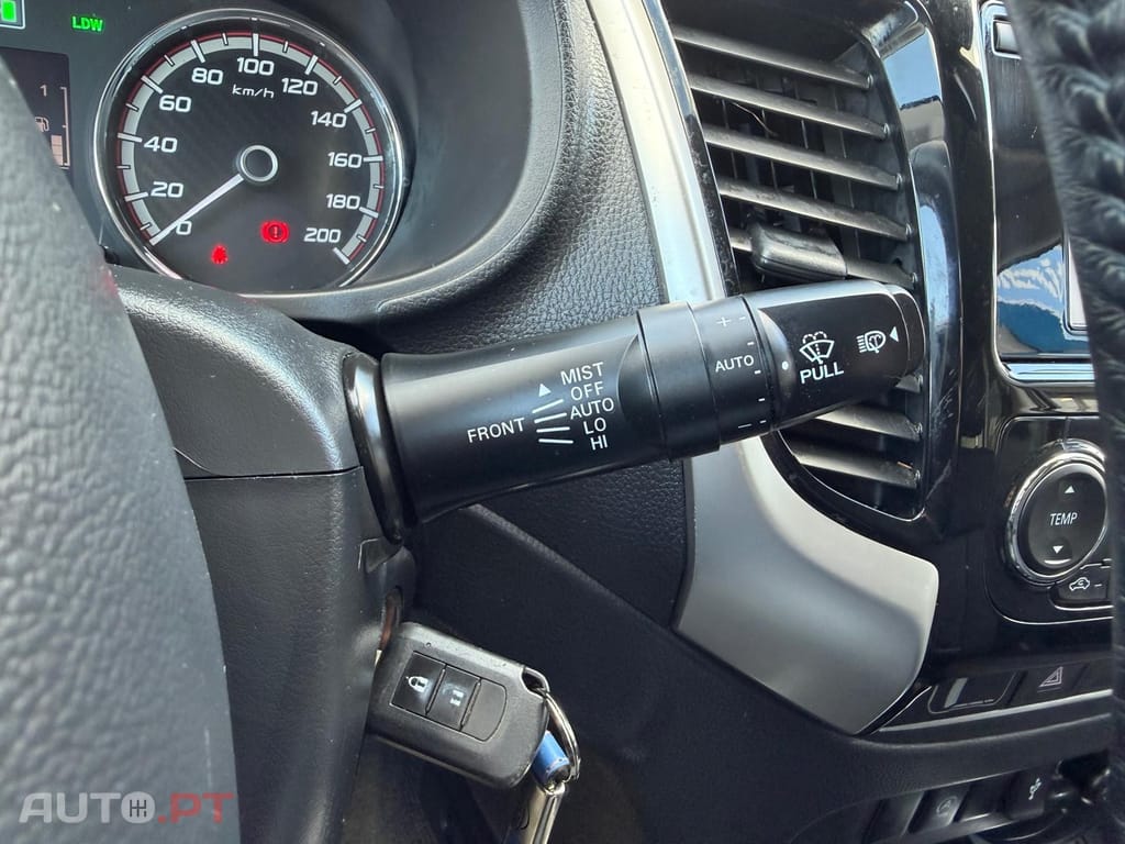 Mitsubishi L200 2.4 DI-D CD Sportbox Strakar 4WD