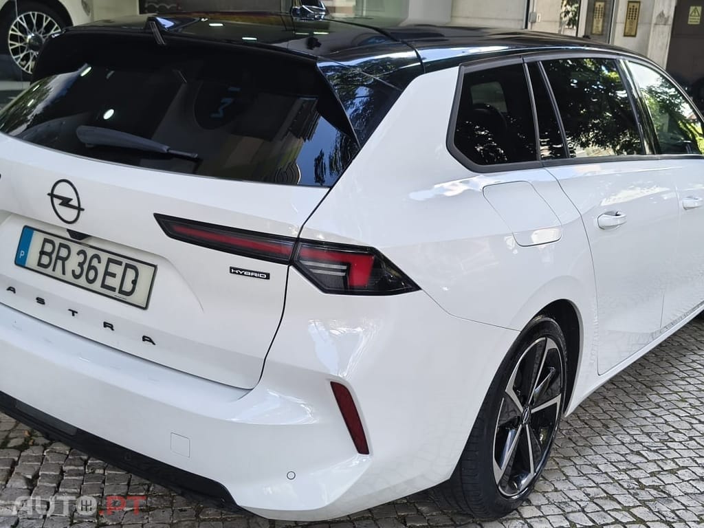 Opel Astra Sports Tourer 1.2T Hybrid GS eDCT — fotografia 3