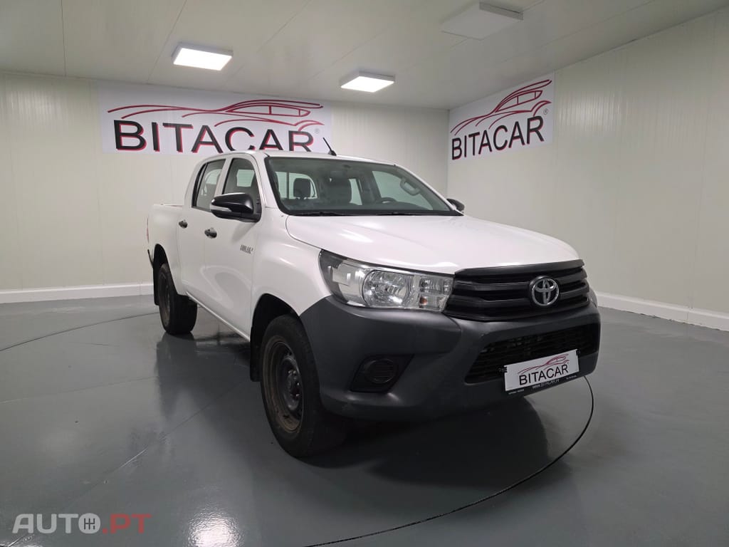 Toyota Hilux 2.4 D-4D 2WD CD Tracker