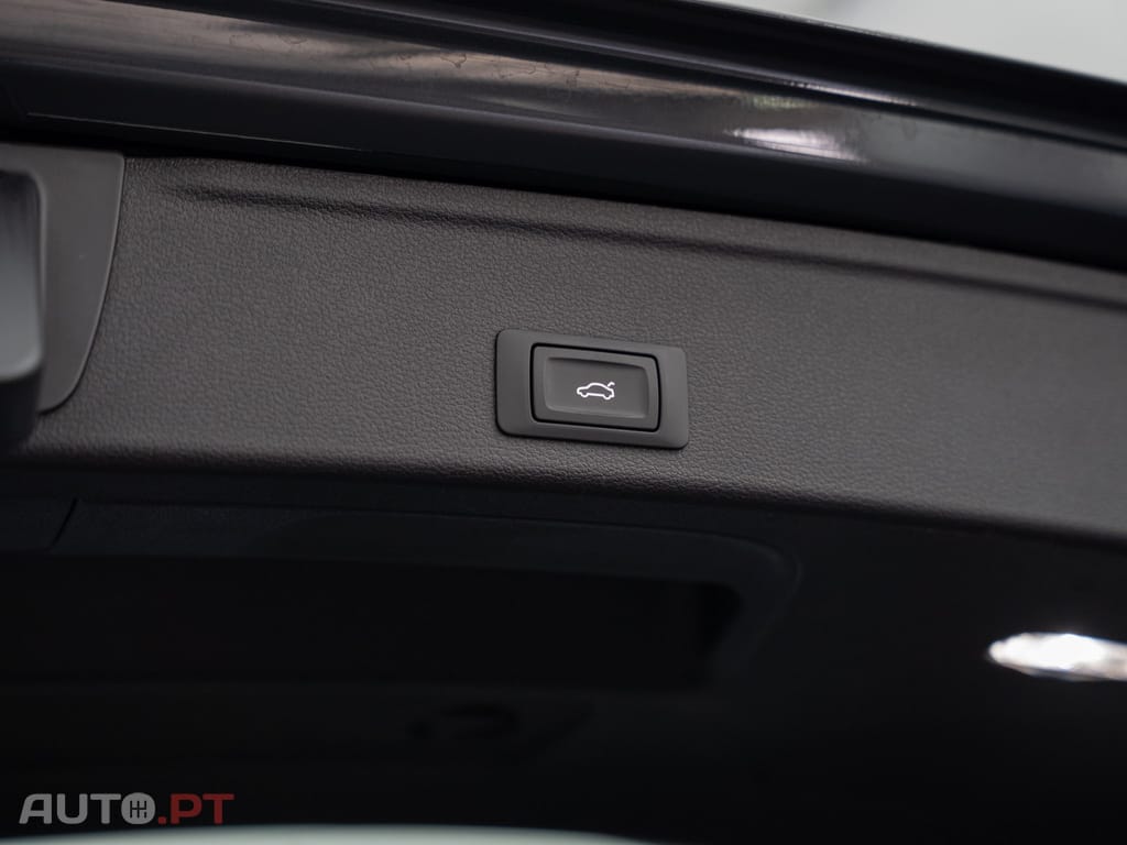Audi A4 Avant 30 TDI S tronic