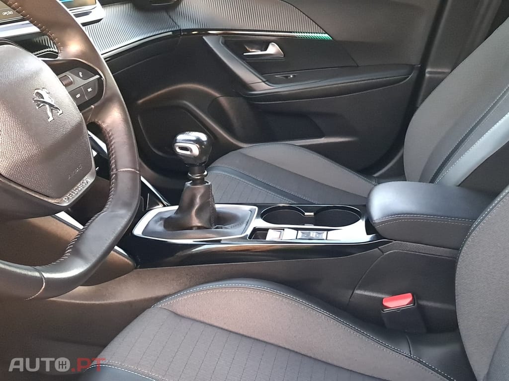 Peugeot 2008 1.2 PureTech Allure Pack