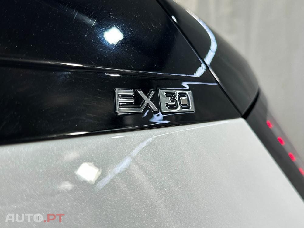 Volvo EX30 Single Motor Extended Range RWD Plus