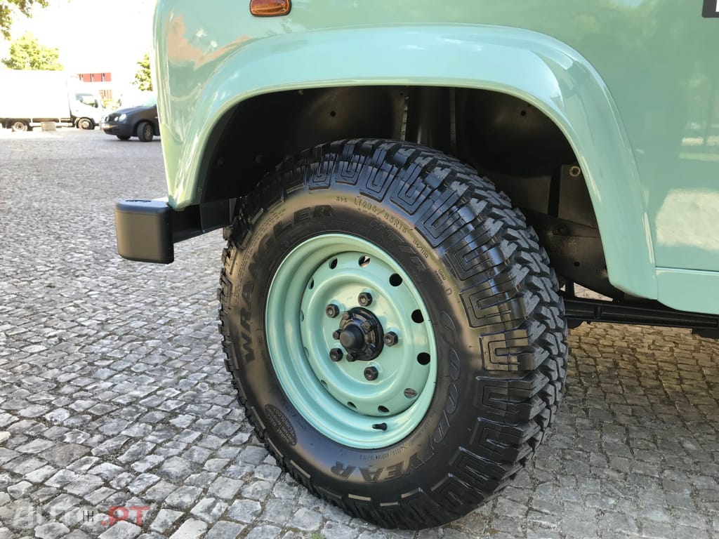 Land Rover Defender TD4 PUMA HERITAGE