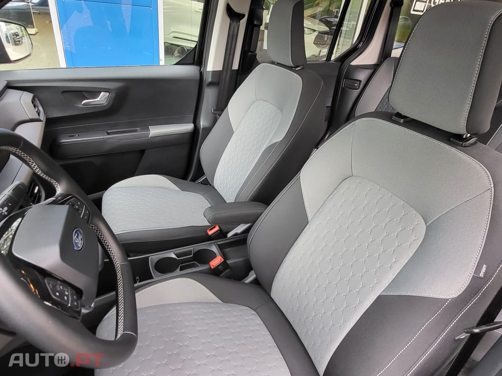 Ford Tourneo TITANIUM 43,6kWh 136CV