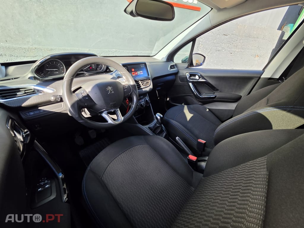 Peugeot 208 1.2 PureTech Signature