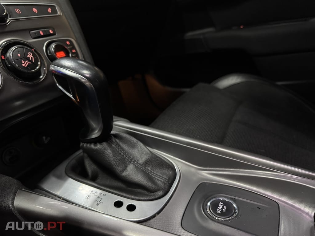 Citroën C4 1.6 BlueHDi Shine EAT6 — fotografia 12