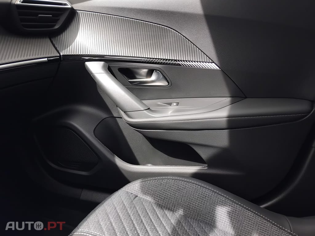 Peugeot 2008 1.2 PureTech Allure Pack