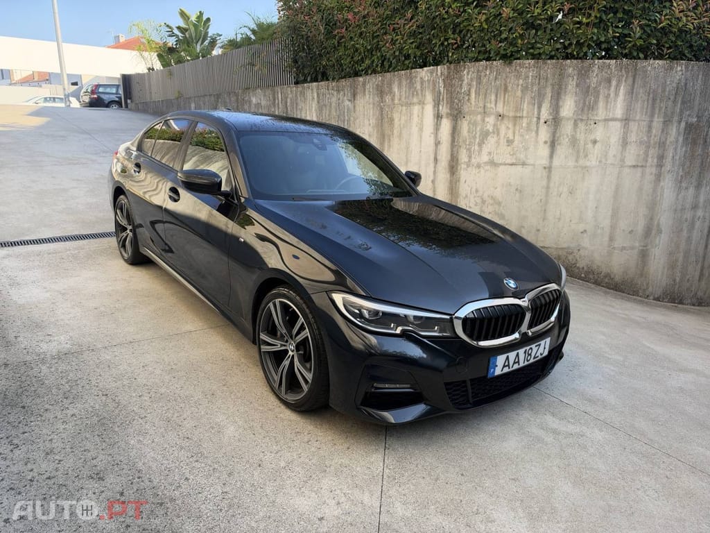 BMW 330 e Pack Desportivo M Pro Auto