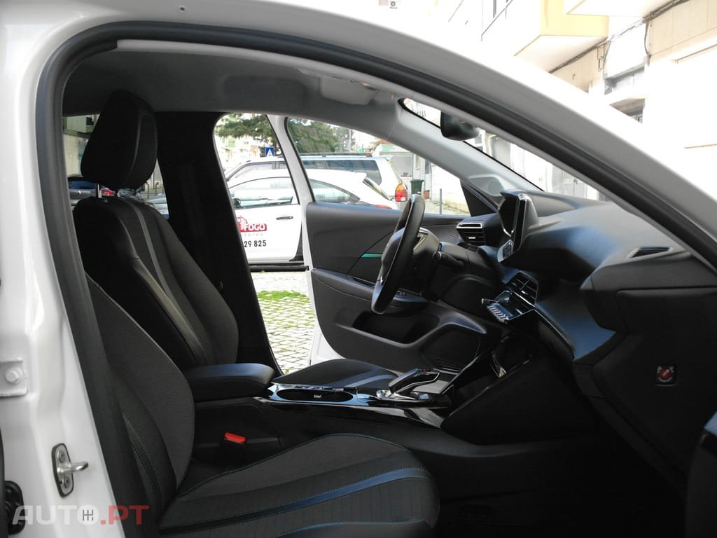 Peugeot E-208 50 kWh Active