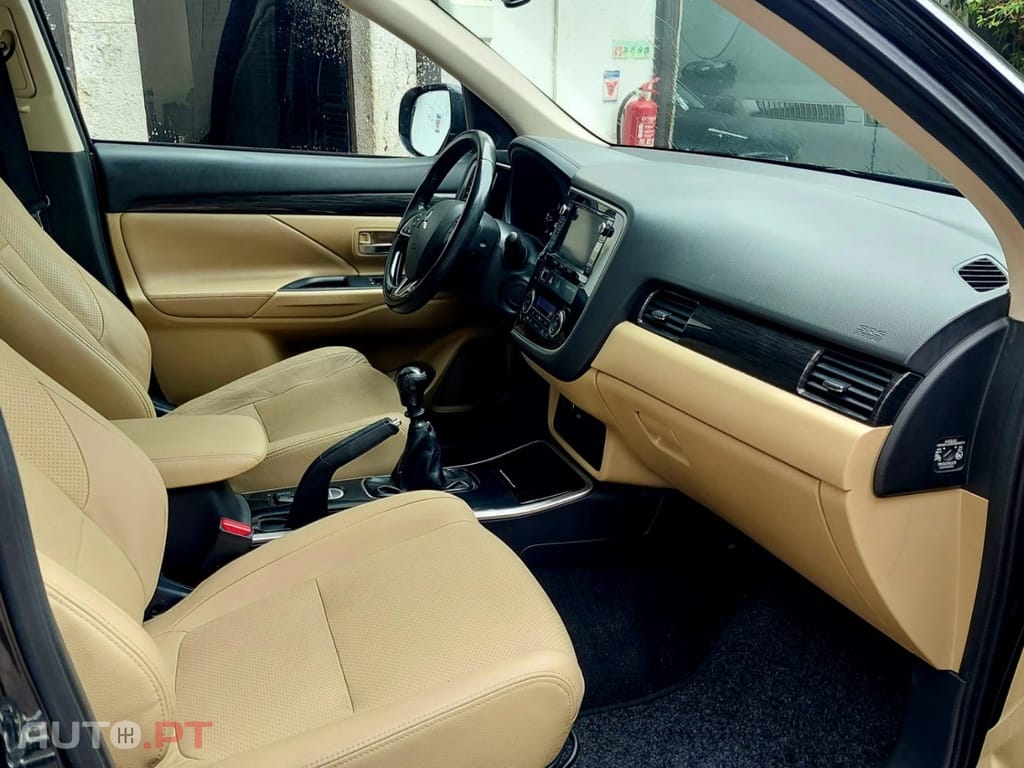 Mitsubishi Outlander 2.2 DI-D Instyle Navi