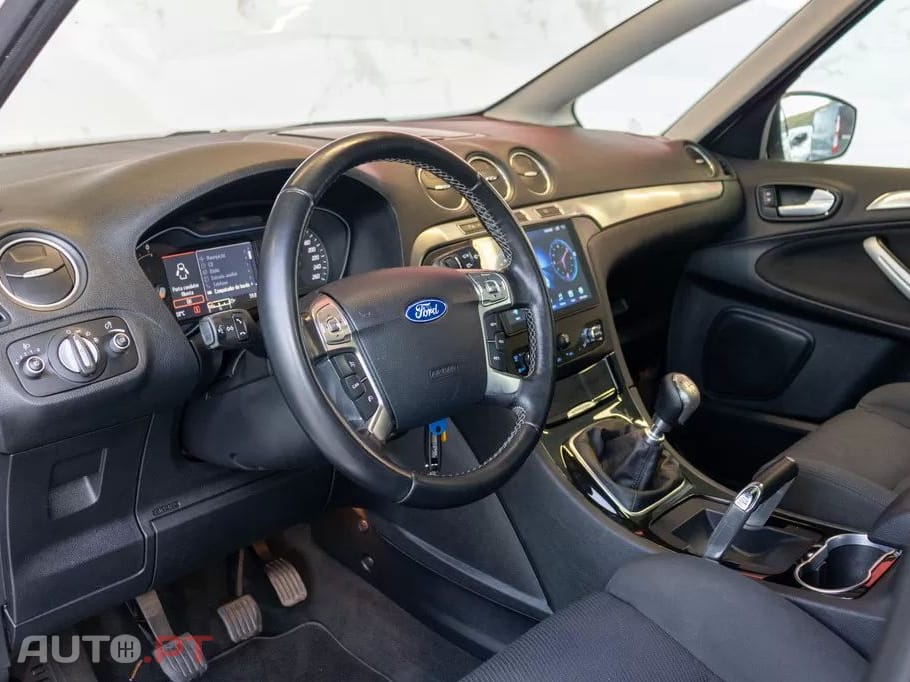 Ford S-Max 2.0 TDCi Titanium 7L 143g