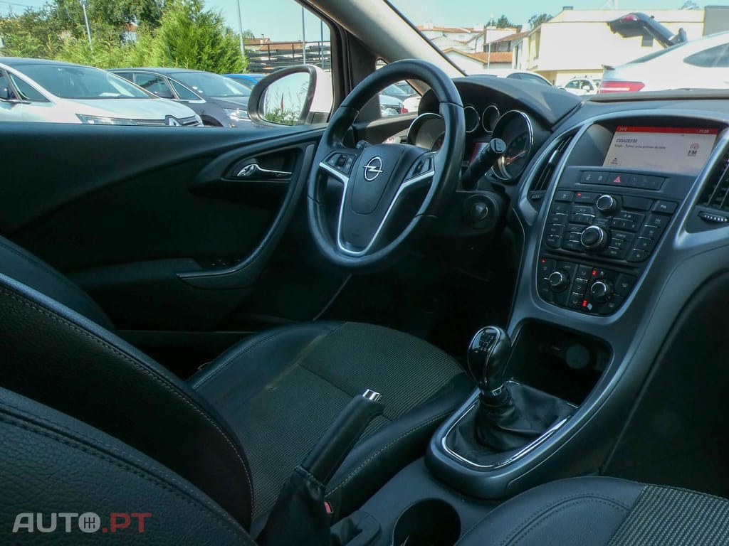 Opel Astra Outro