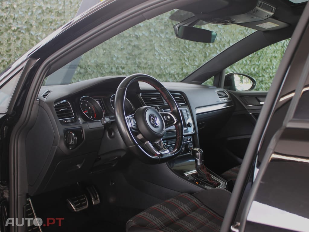 Volkswagen Golf 2.0 TSi GTi DSG Performance