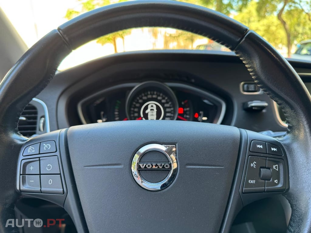 Volvo V40 Cross Country 2.0 D2 Momentum