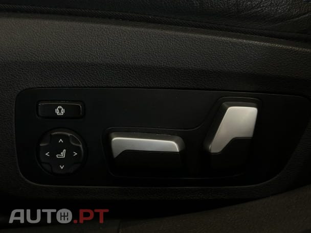 BMW 330 e Pack M Auto — fotografia 16