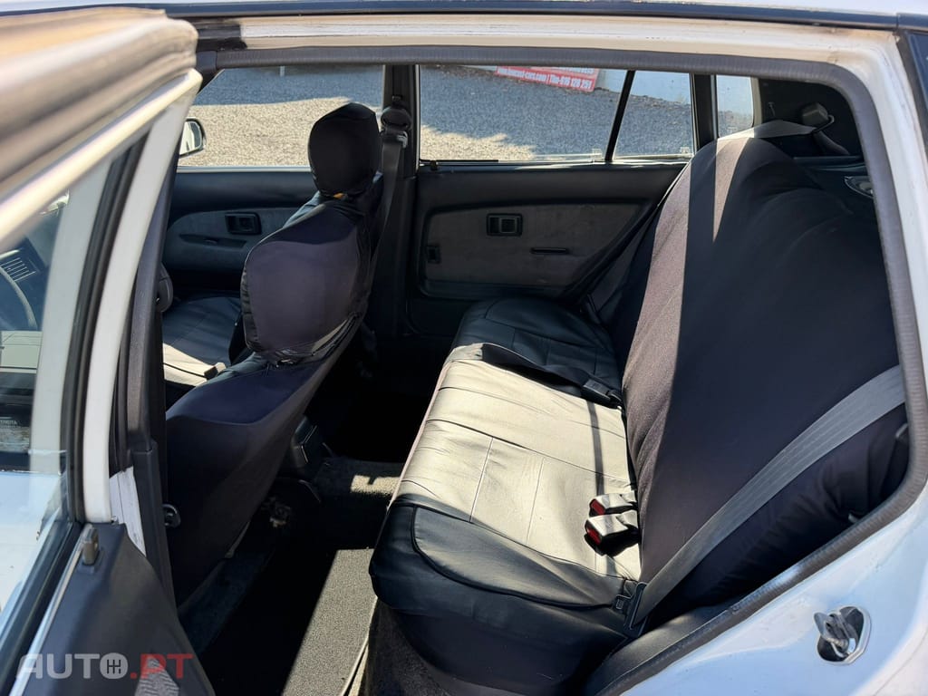 Toyota Corolla 1.3 Gold Line