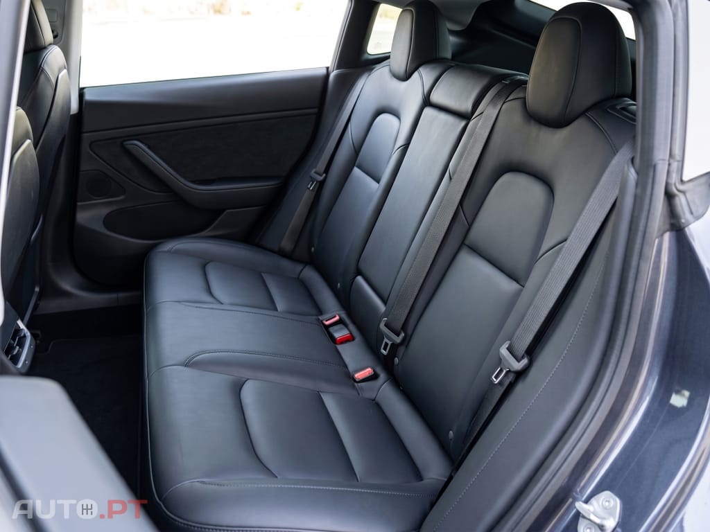Tesla Model Y Standard Range RWD