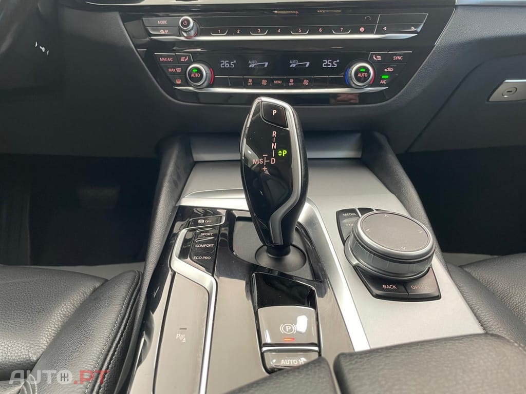 BMW 520 d Line Luxury Auto — fotografia 9