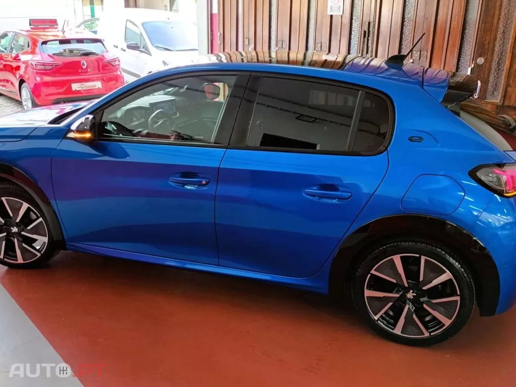 Peugeot E-208 GT