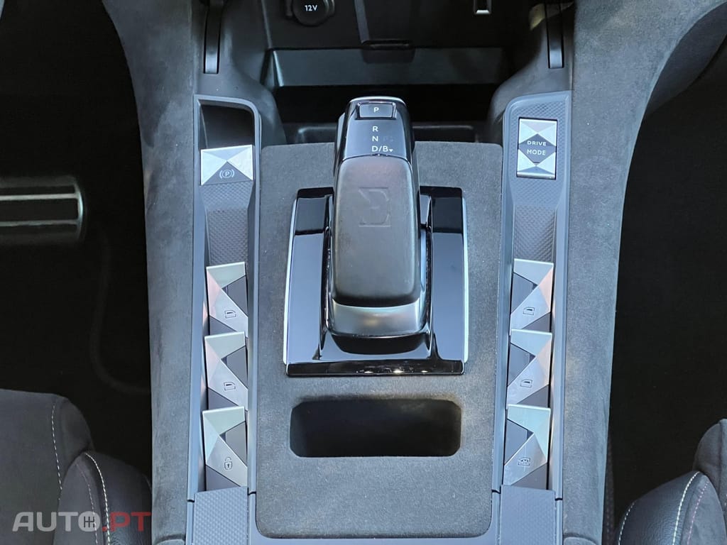 DS DS7 Crossback E-TENSE 225 PERFORMANCE LINE