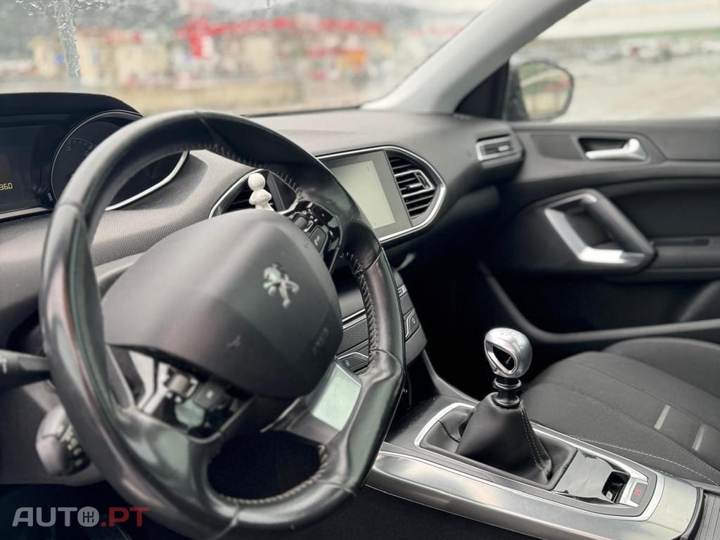 Peugeot 308 1.6 e-HDi Active J17