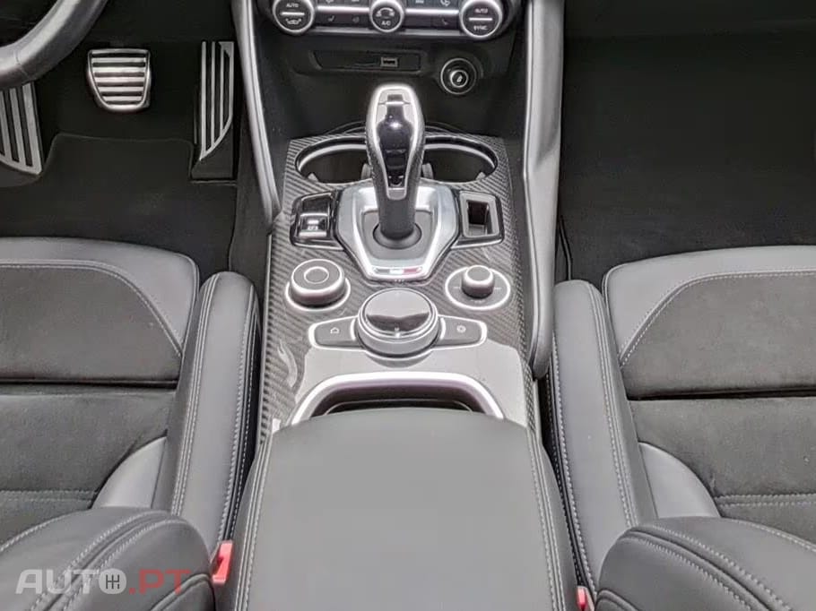 Alfa Romeo Giulia 2.9 V6 Bi-Turbo AT8 Quadrifoglio