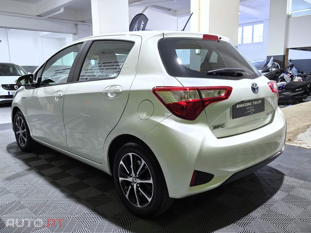 Toyota Yaris 1.5 HSD Comfort — fotografia 6