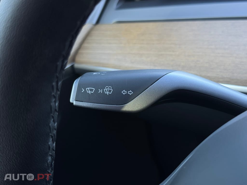Tesla Model Y Long Range Tração Integral