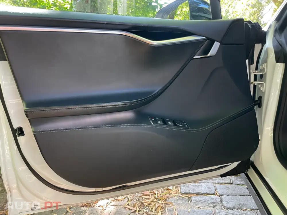 Tesla Model S 90D