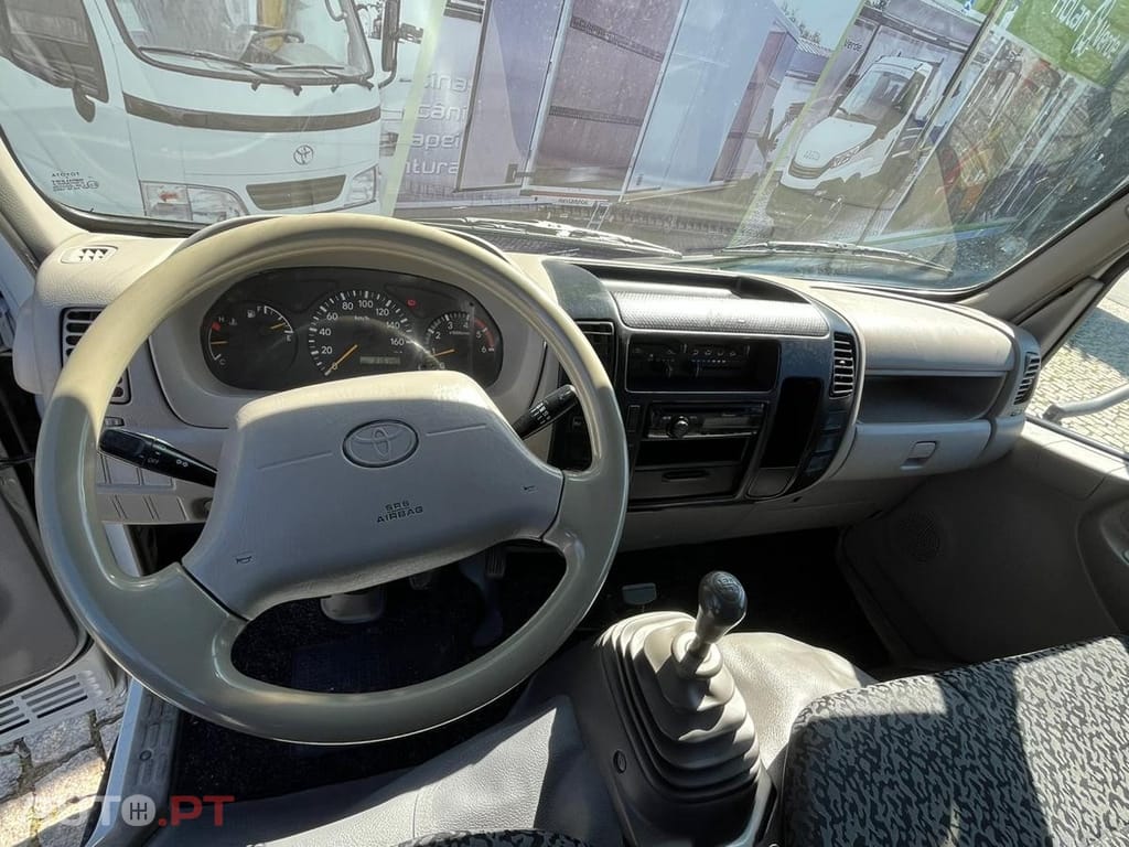 Toyota Dyna 3.0 D4D  6 LUGARES BASCULA