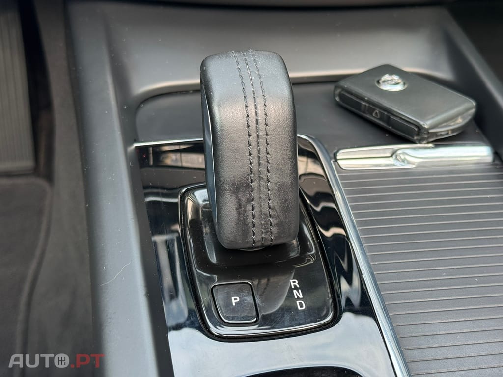 Volvo XC60 2.0 T8 PHEV Momentum Plus AWD
