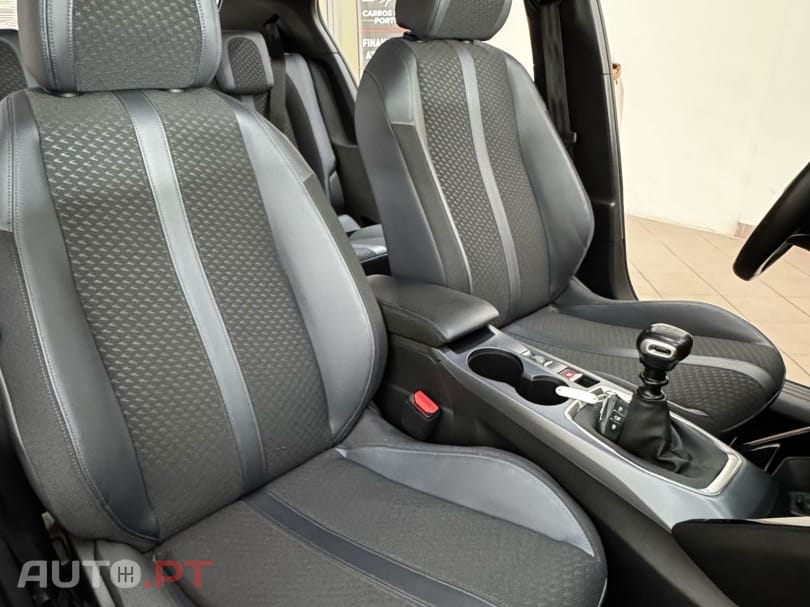 Peugeot 2008 PureTech 100 Stop&Start Allure Pack