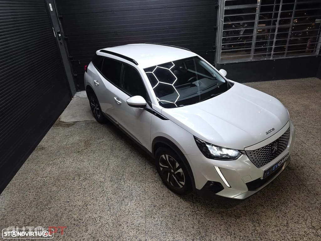 Peugeot E-2008 50 kWh Allure Pack