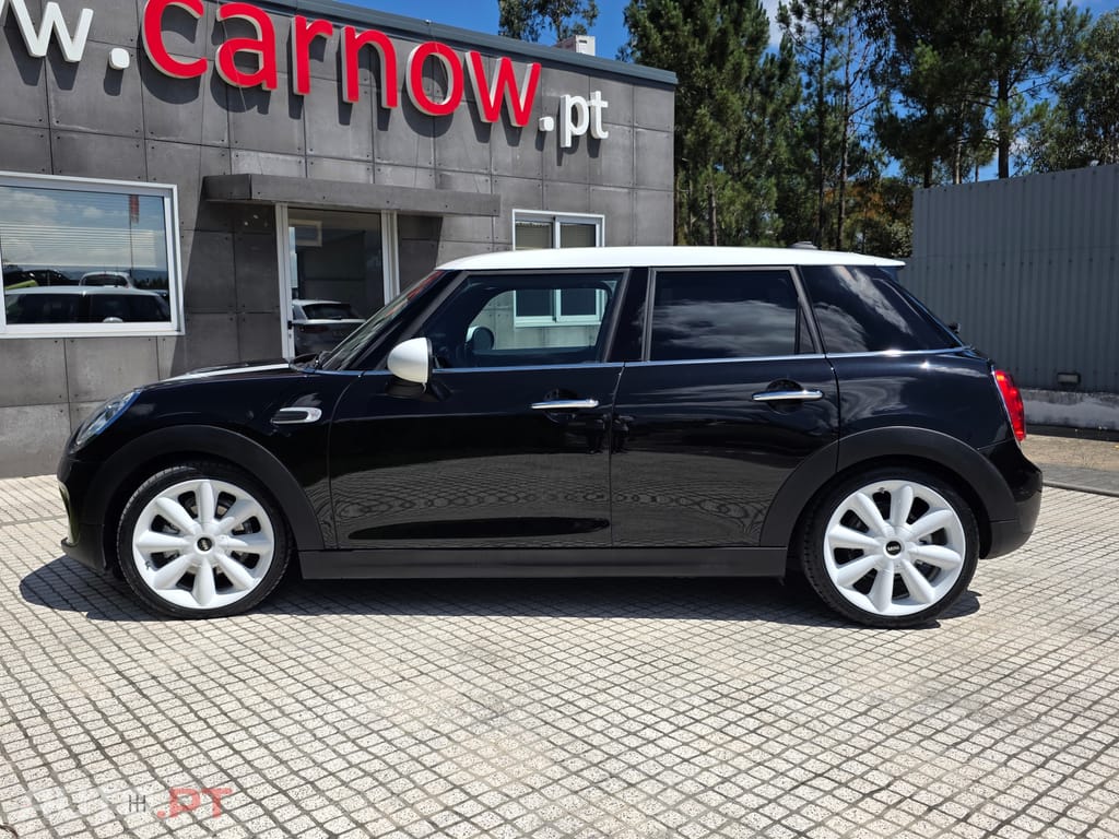 MINI Cooper D AUTO 5 Portas