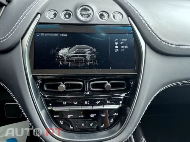 Aston Martin DBX 4.0 V8